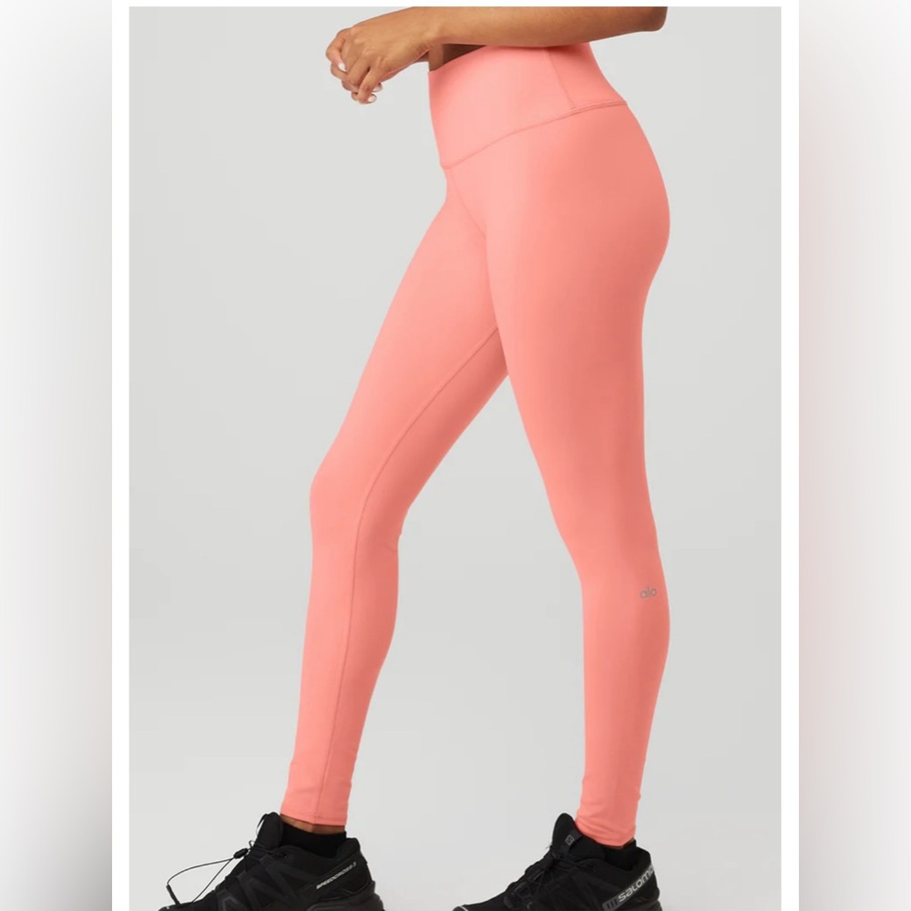 🧘‍♀️Women’s ALO Yoga High Waist Airbrush leggings size XS Strawberry Lemonade